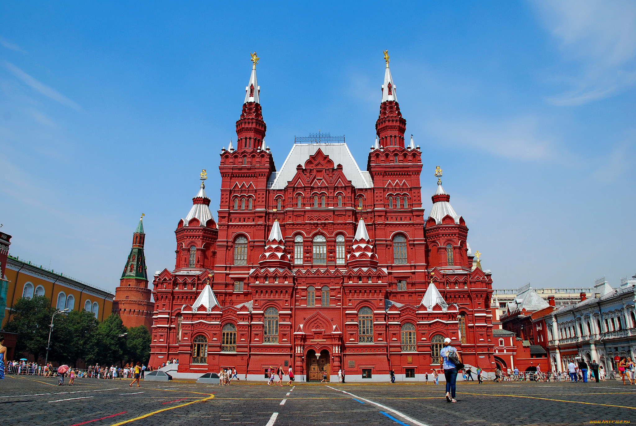 Закрыть город москва. Москва красная площадь 1 государственный исторический музей. Комедиальная Храмина Петра 1. Музей революции в Москве на красной площади. Комедиальная Храмина на красной площади.